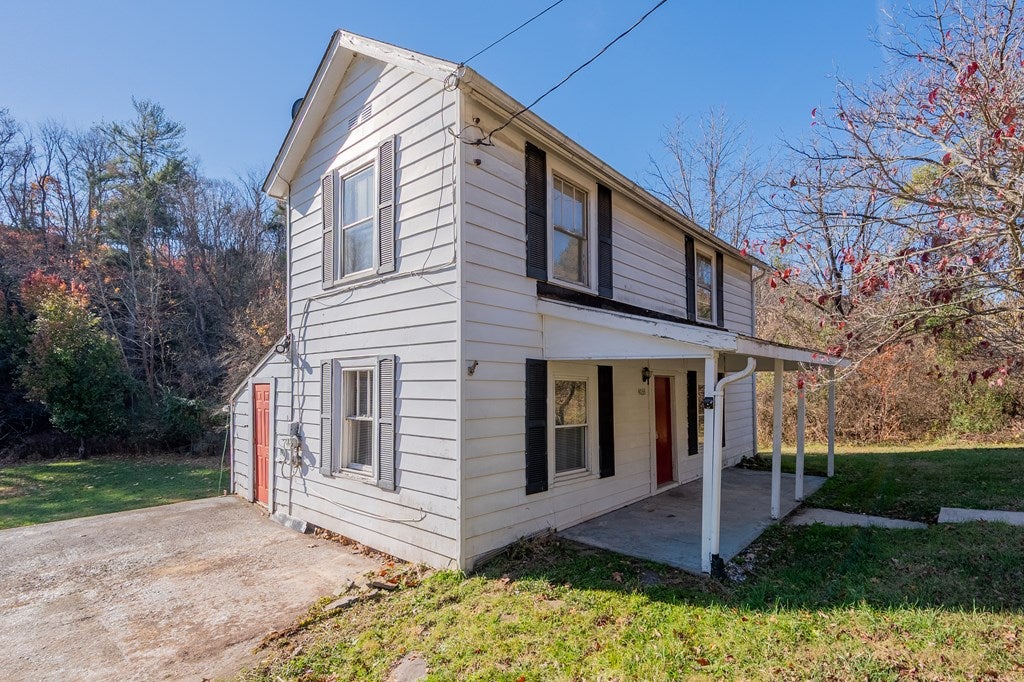 4033 Brookmont Road Pulaski, VA 24301 - Photo 5 of 58 Gallery Image 5