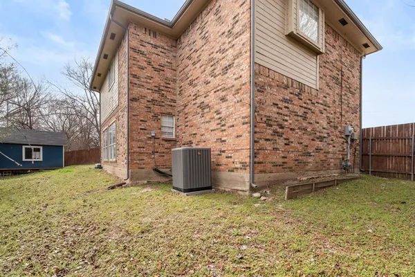 $2,600 | 2422 Whispering Cove Circle, Garland, TX 75044