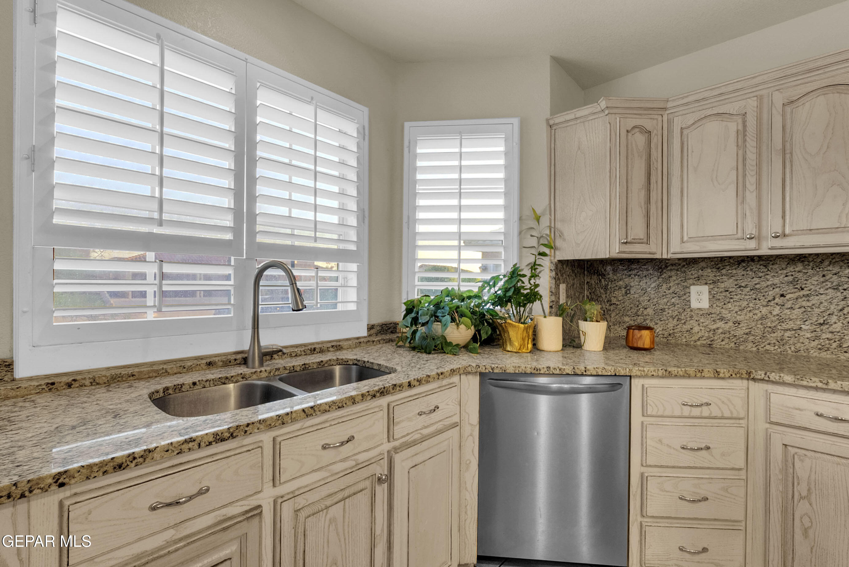 6531 Brook Ridge Circle El Paso, TX 79912 - Photo 27 of 73 4 (15)