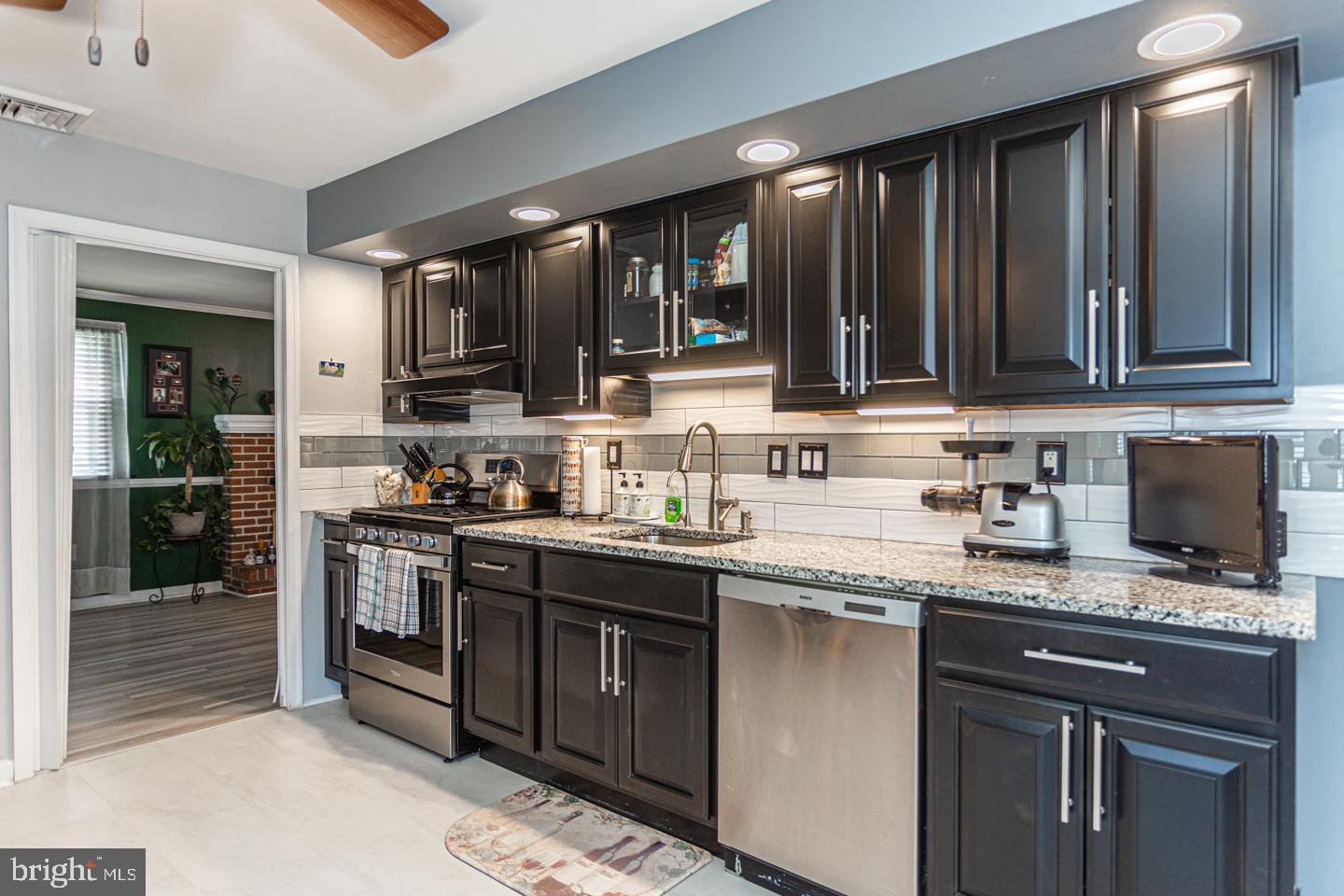 718 Chatham Road Fairless Hills, PA 19030 - Photo 13 of 30