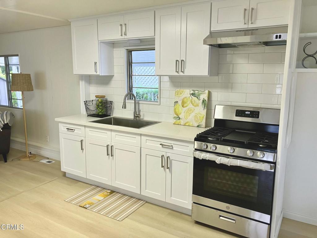 1500 Richmond Road, Unit 89 Santa Paula, CA 93060 - Photo 2 of 13 Kitchen 01