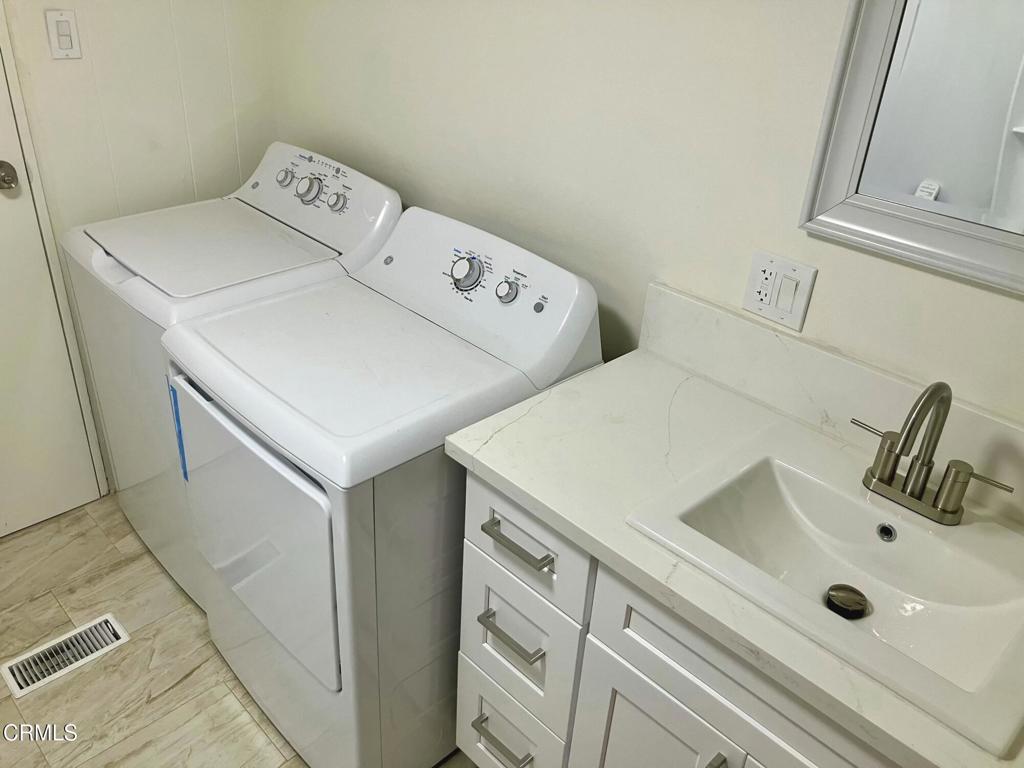 1500 Richmond Road, Unit 89 Santa Paula, CA 93060 - Photo 9 of 13 Bathroom 02