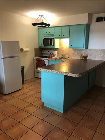 $1,000 | 943 Parkview Drive, Unit C6, Canyon Lake, TX 78133