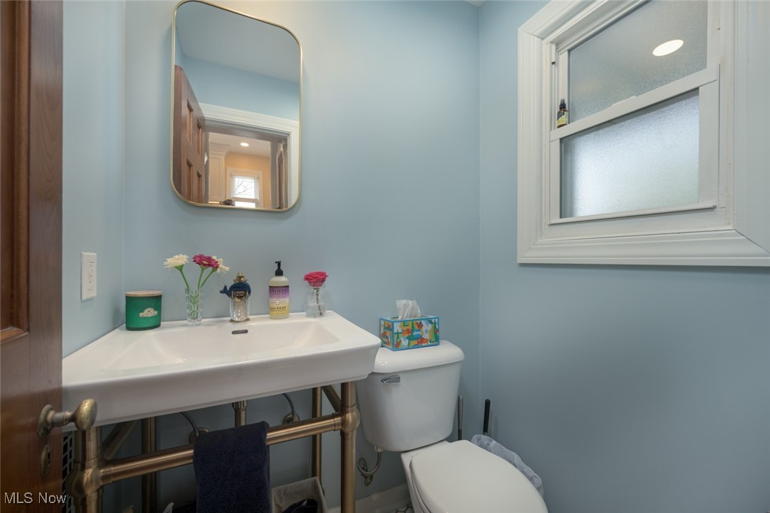 4037 Riveredge Road Cleveland, OH 44111 - Photo 18 of 30 1/2 Bathroom Main Floor.