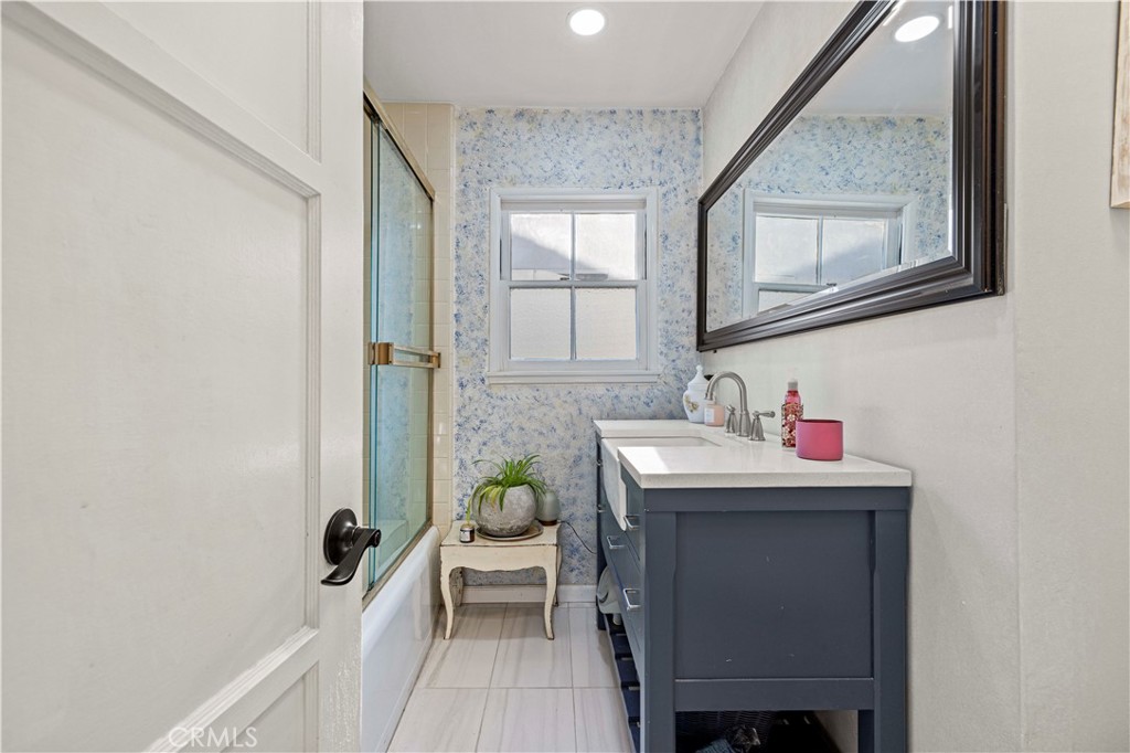 18229 Strathern Street Reseda, CA 91335 - Photo 15 of 27