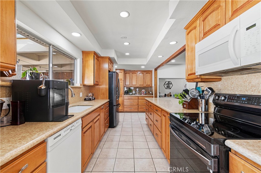 18229 Strathern Street Reseda, CA 91335 - Photo 10 of 27