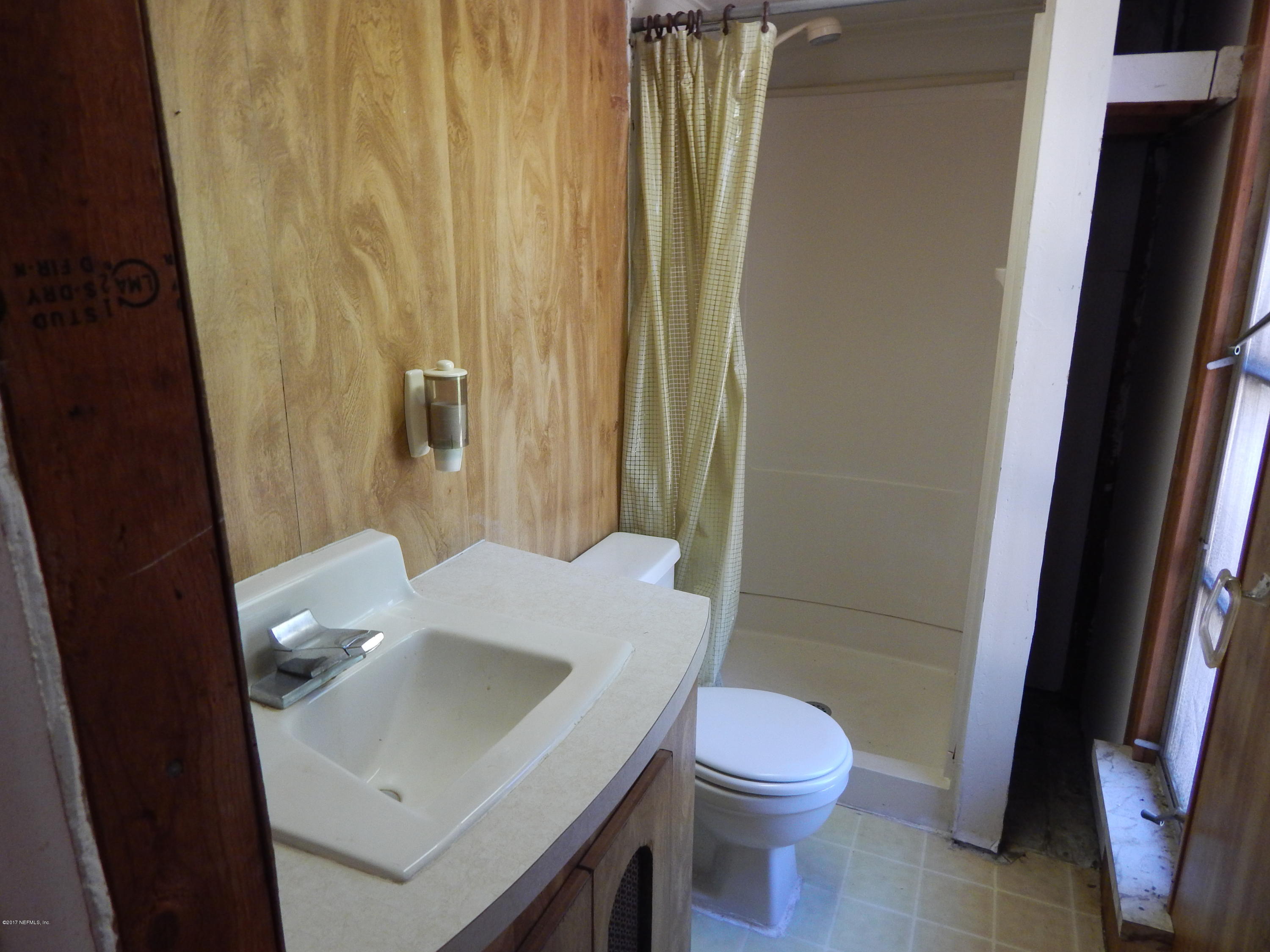 8261 Forest Hills Road Melrose, FL 32666 - Photo 11 of 19 Bathroom