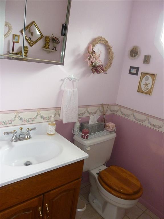104 Old English Road Pittsburgh, PA 15237 - Photo 8 of 11 Half Bath