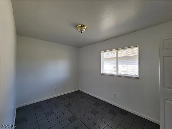 $1,450 | 931 Southeast 23rd Place, Cape Coral, FL 33990