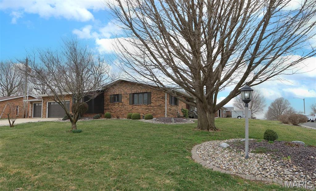 8032 Blue Mound Drive St. Rose, IL 62230 - Photo 4 of 53