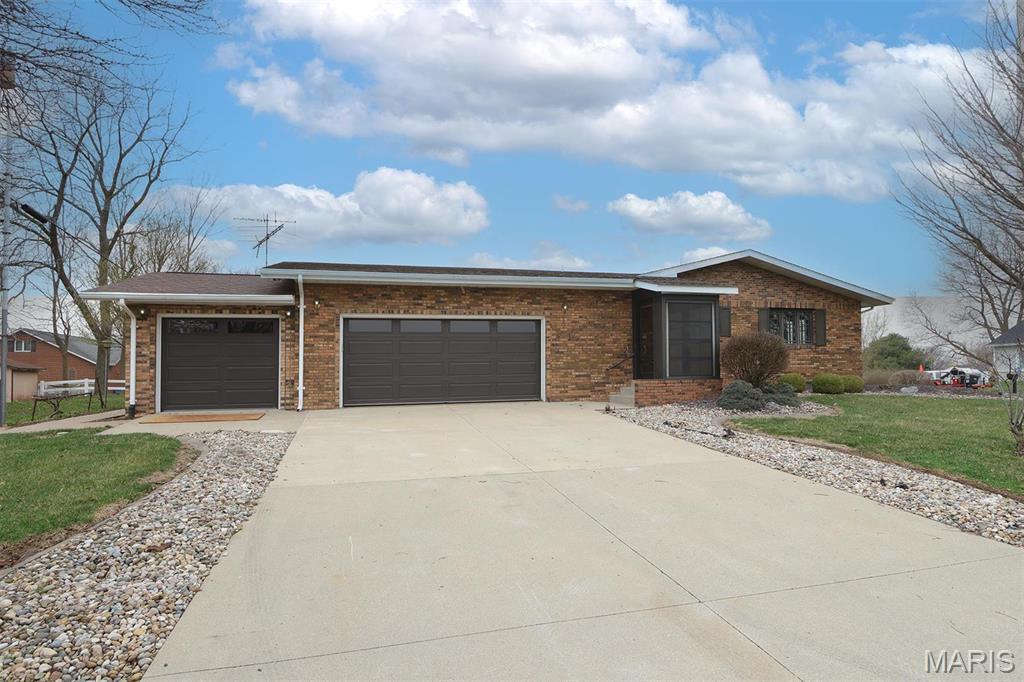 8032 Blue Mound Drive St. Rose, IL 62230 - Photo 5 of 53