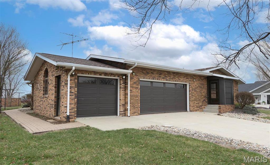 8032 Blue Mound Drive St. Rose, IL 62230 - Photo 6 of 53