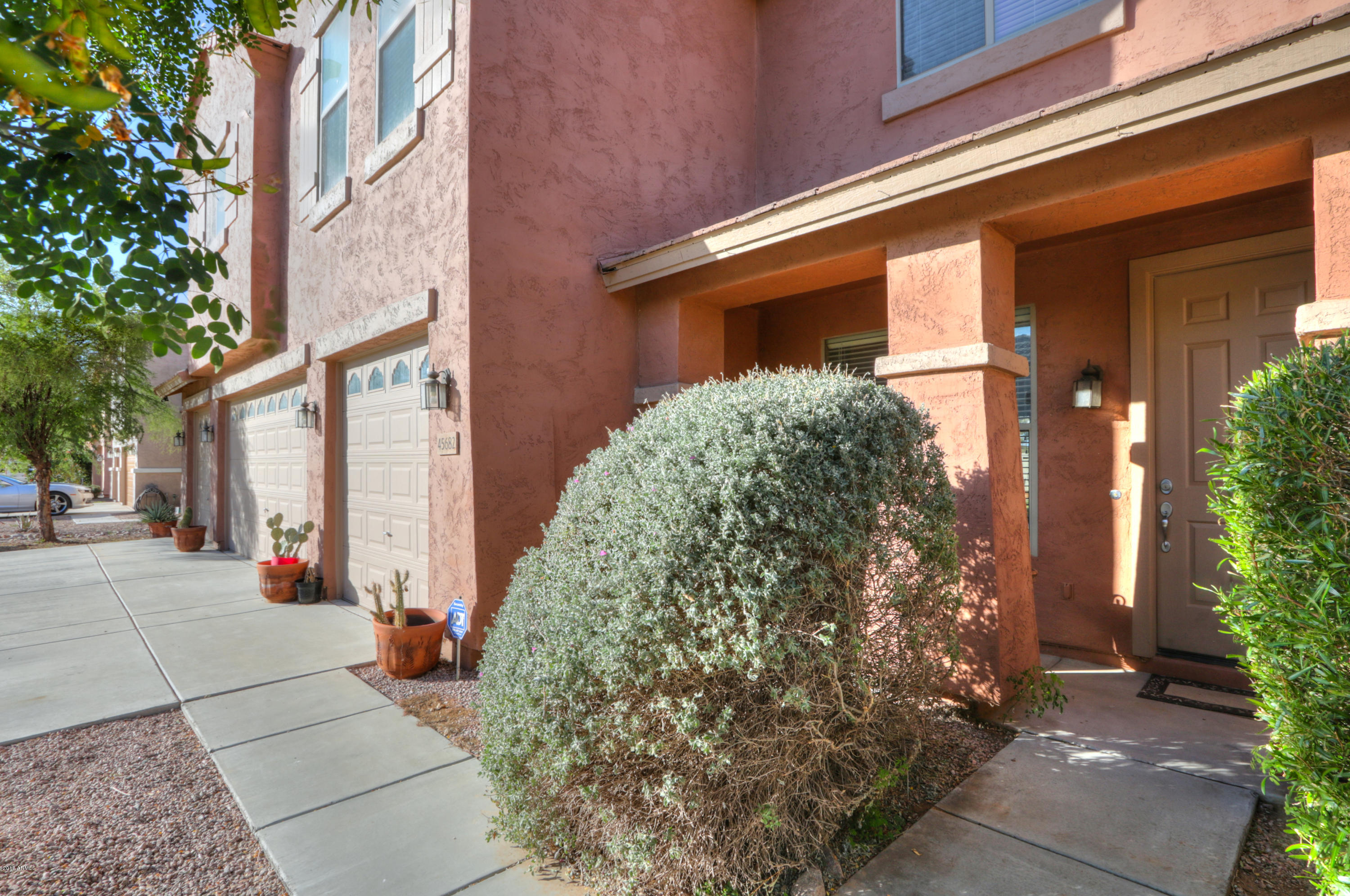 45682 West Mountain View Road Maricopa, AZ 85139 - Photo 4 of 46 Front walkway