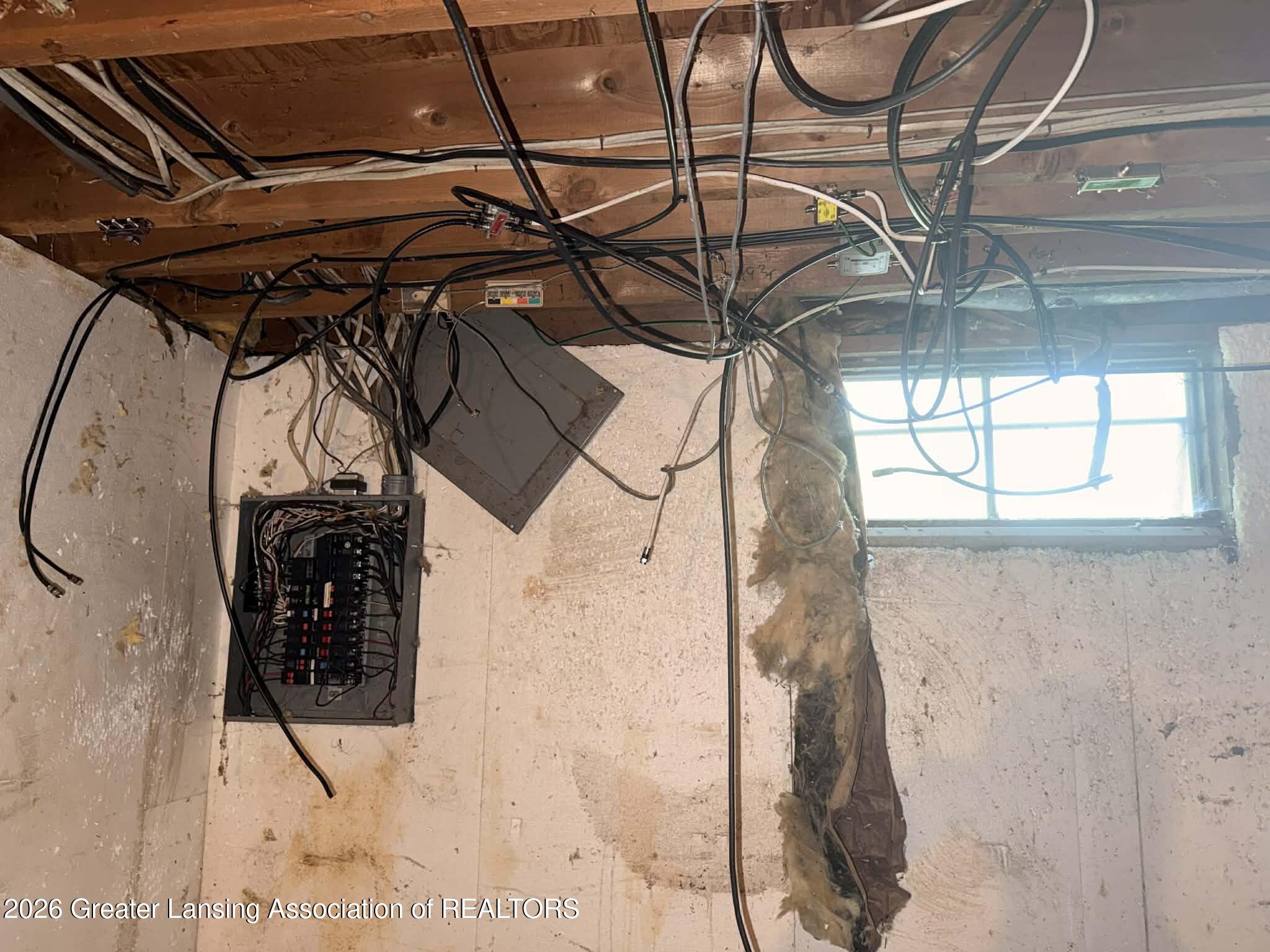 6464 McCue Road Holt, MI 48842 - Photo 12 of 23 Electrical