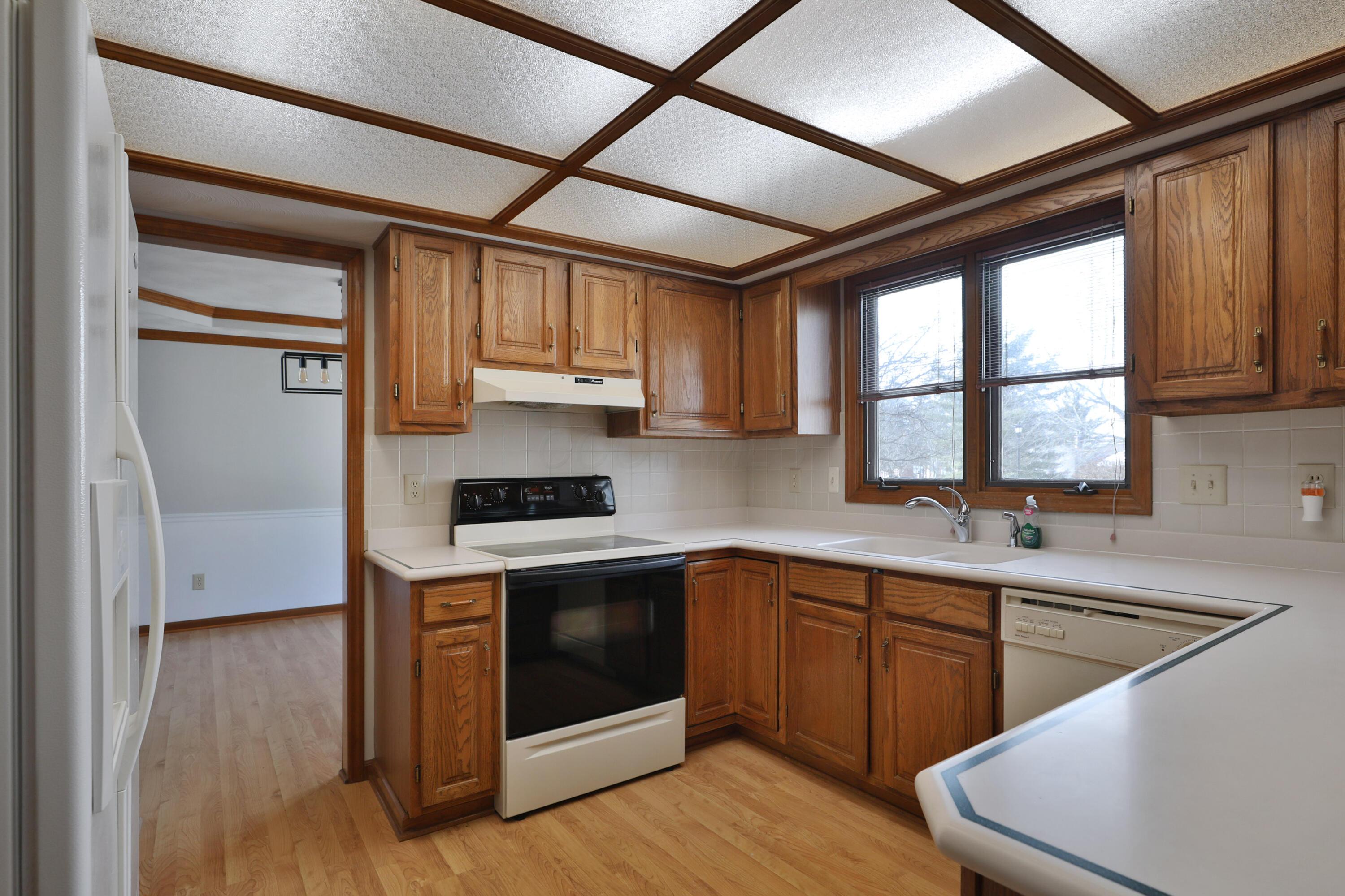 613 Deer Run Road Westerville, OH 43081 - Photo 9 of 39 Kitchen