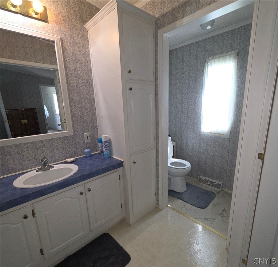 127 Old Farm Road Verona, NY 13478 - Photo 23 of 32 Primary Bedroom w/ Full Bath
