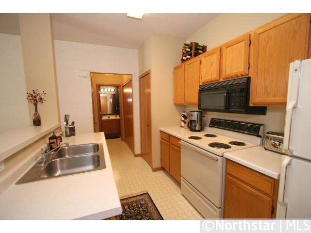 8446 Cortland Road Eden Prairie, MN 55344 - Photo 3 of 13