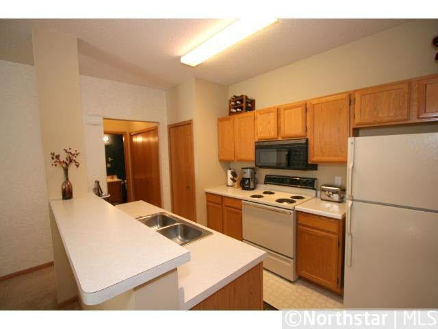 8446 Cortland Road Eden Prairie, MN 55344 - Photo 5 of 13