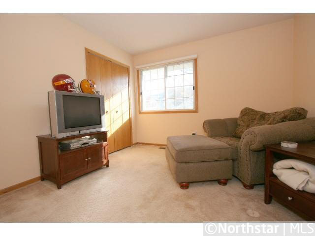 8446 Cortland Road Eden Prairie, MN 55344 - Photo 8 of 13