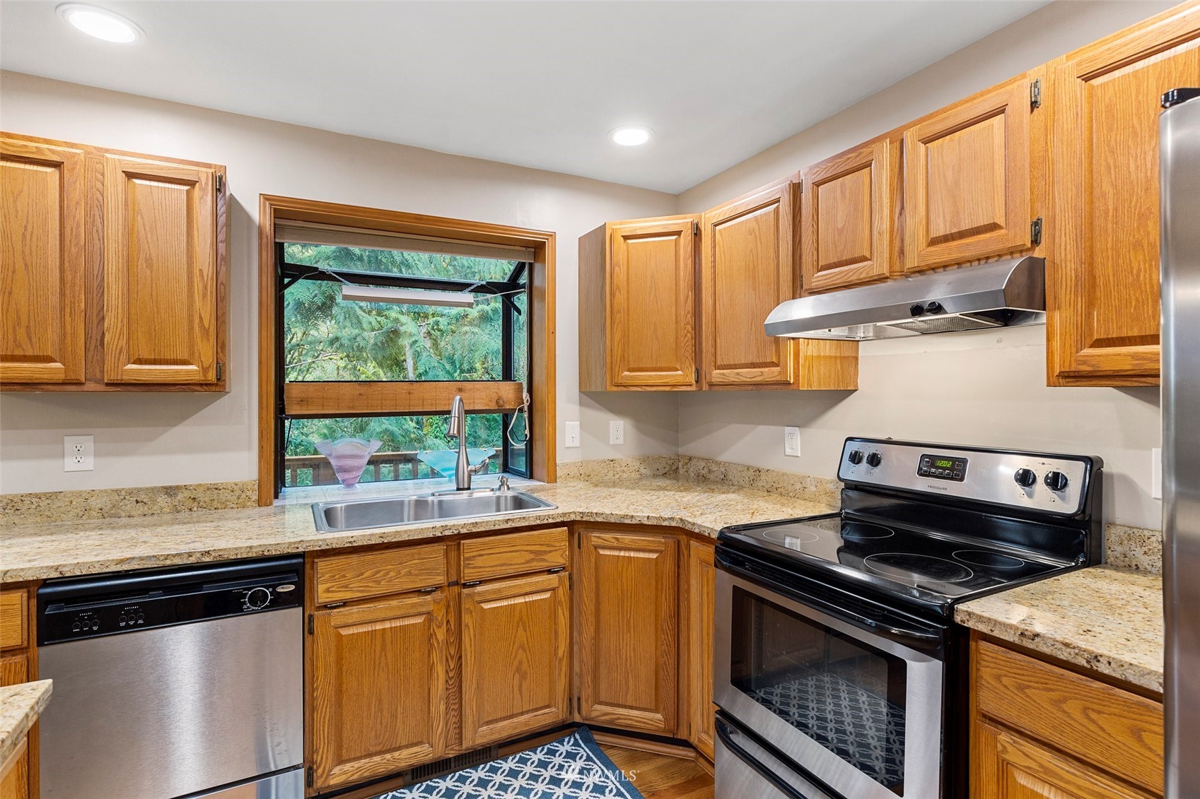 1070 Ridgewood Circle Southwest Issaquah, WA 98027 - Photo 12 of 38 Gallery Image 12
