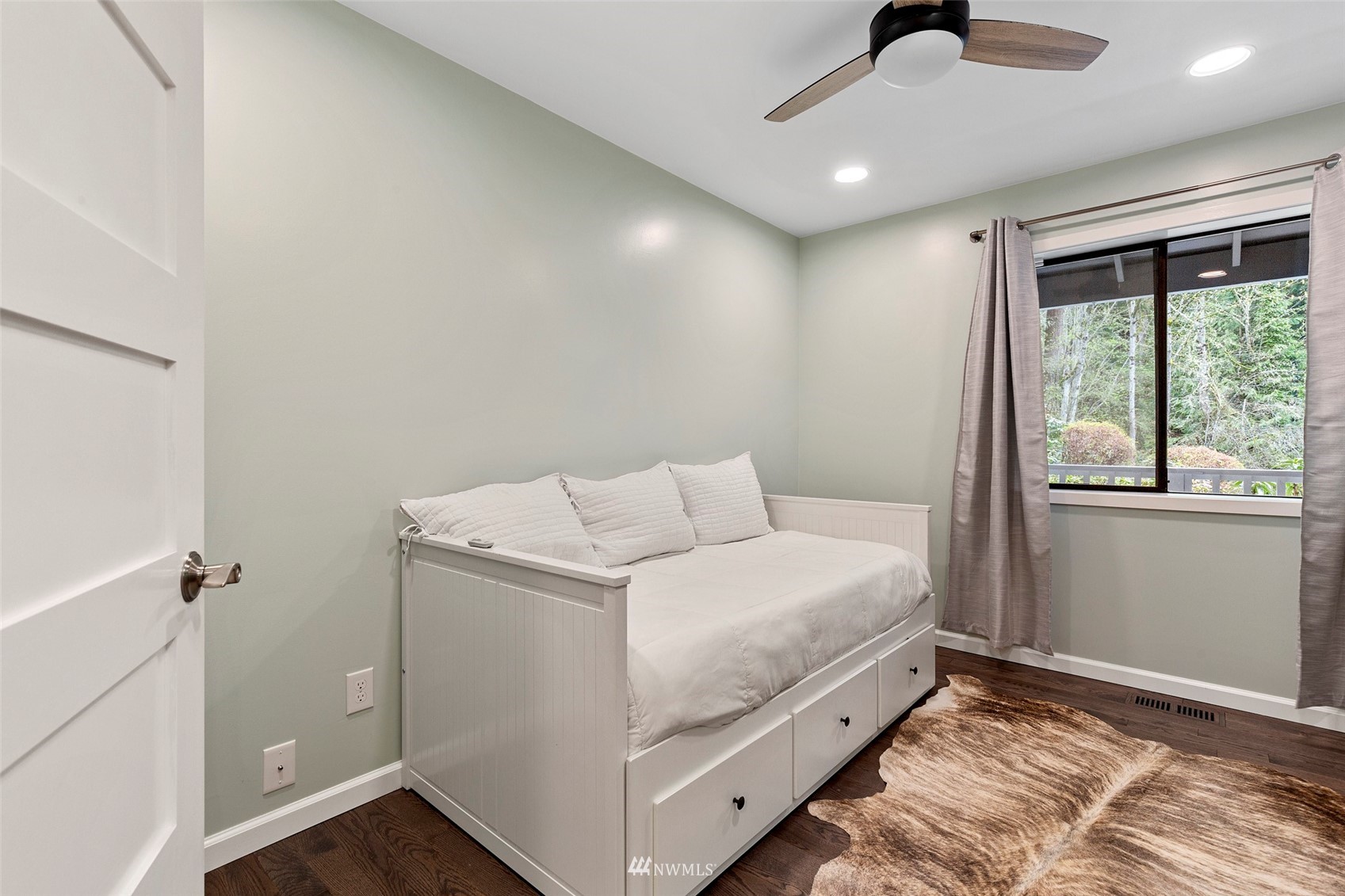 1070 Ridgewood Circle Southwest Issaquah, WA 98027 - Photo 20 of 38 Gallery Image 20