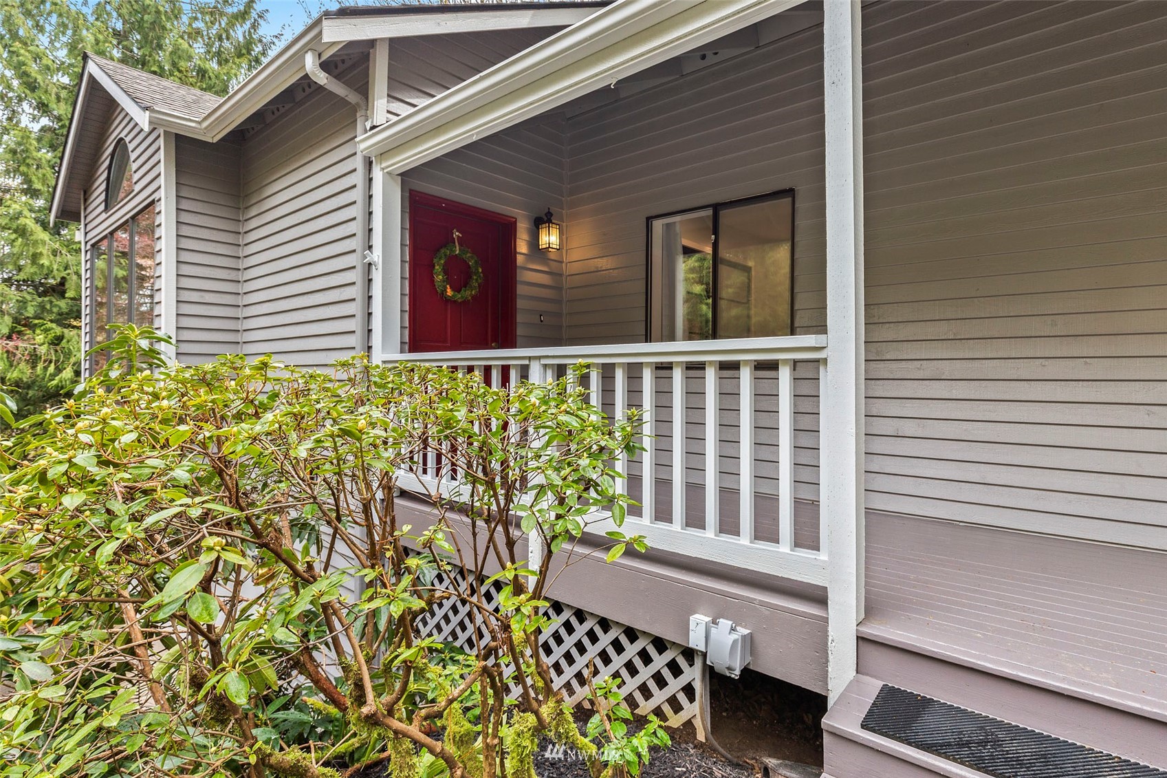 1070 Ridgewood Circle Southwest Issaquah, WA 98027 - Photo 2 of 38 Gallery Image 2