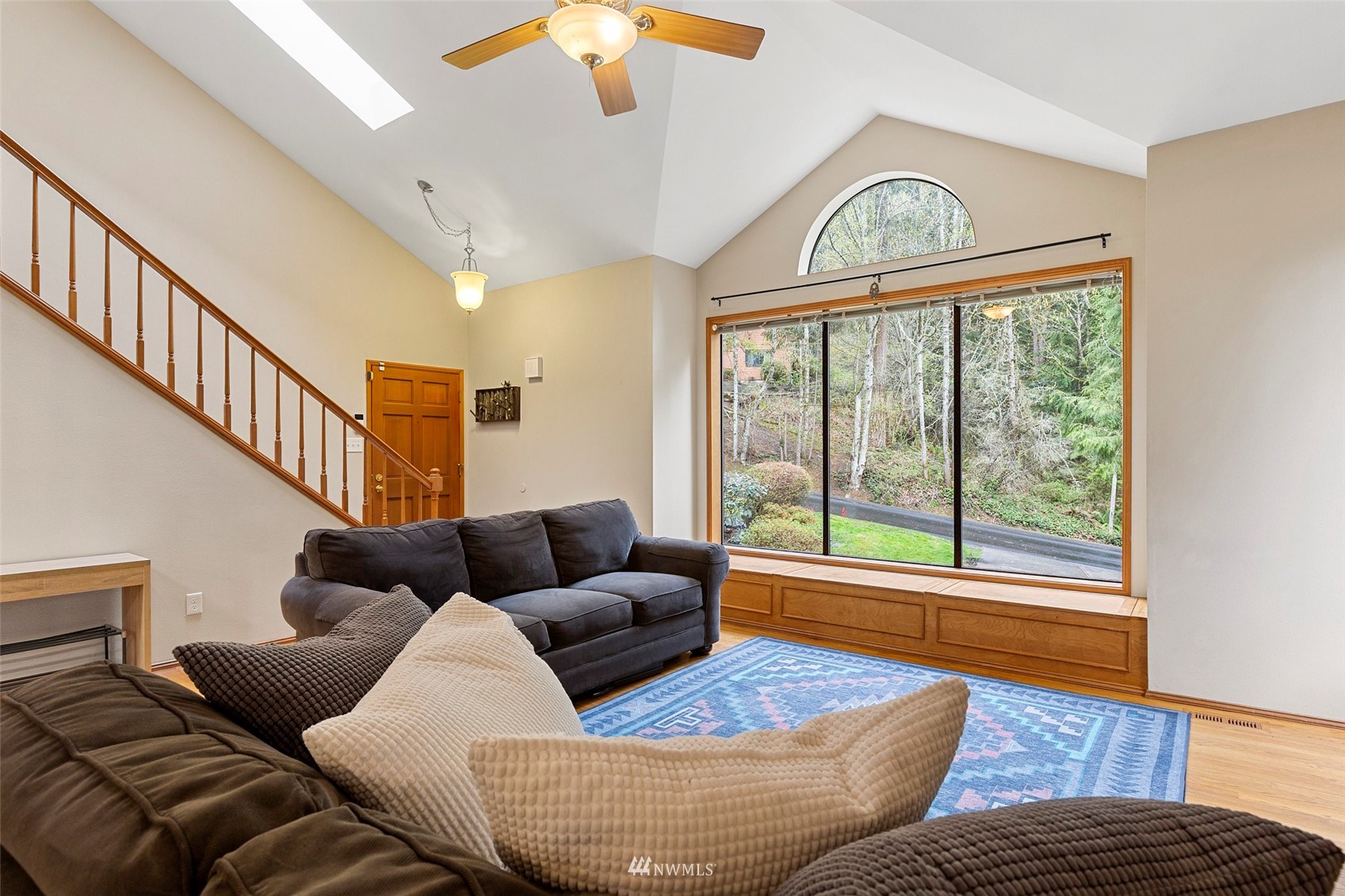 1070 Ridgewood Circle Southwest Issaquah, WA 98027 - Photo 4 of 38 Gallery Image 4