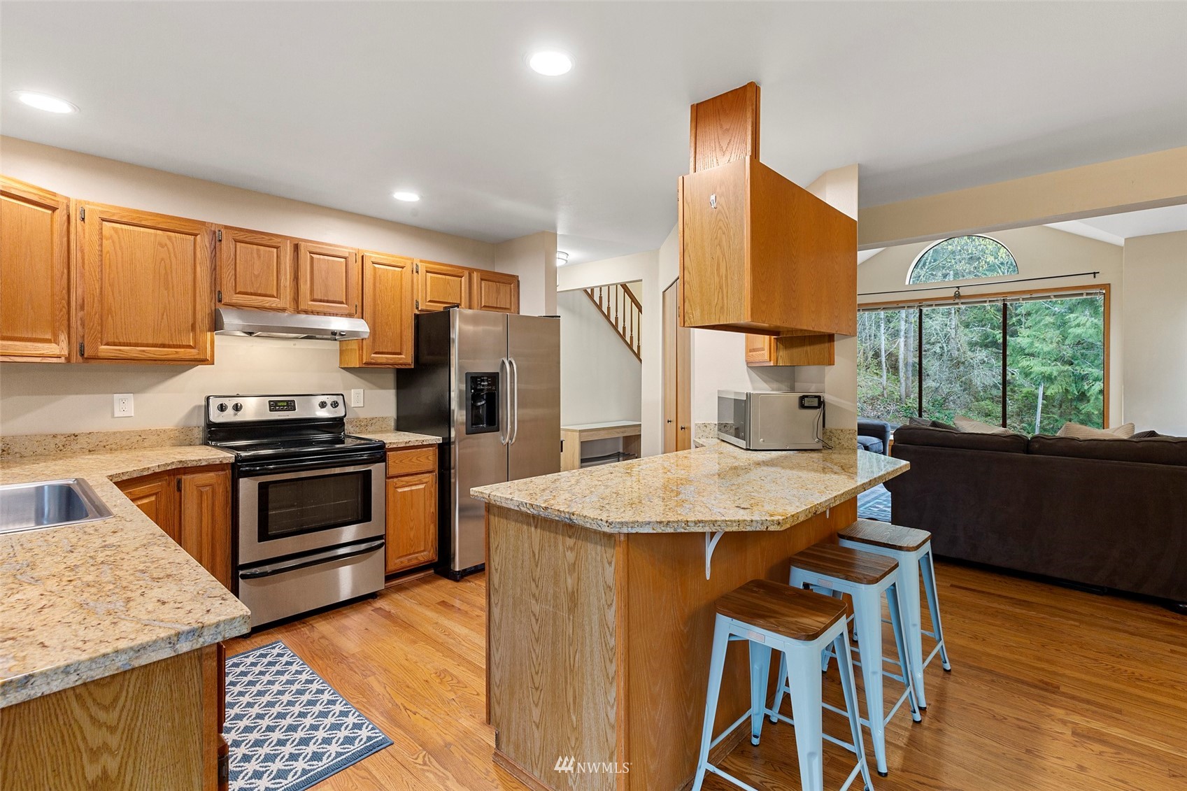 1070 Ridgewood Circle Southwest Issaquah, WA 98027 - Photo 9 of 38 Gallery Image 9