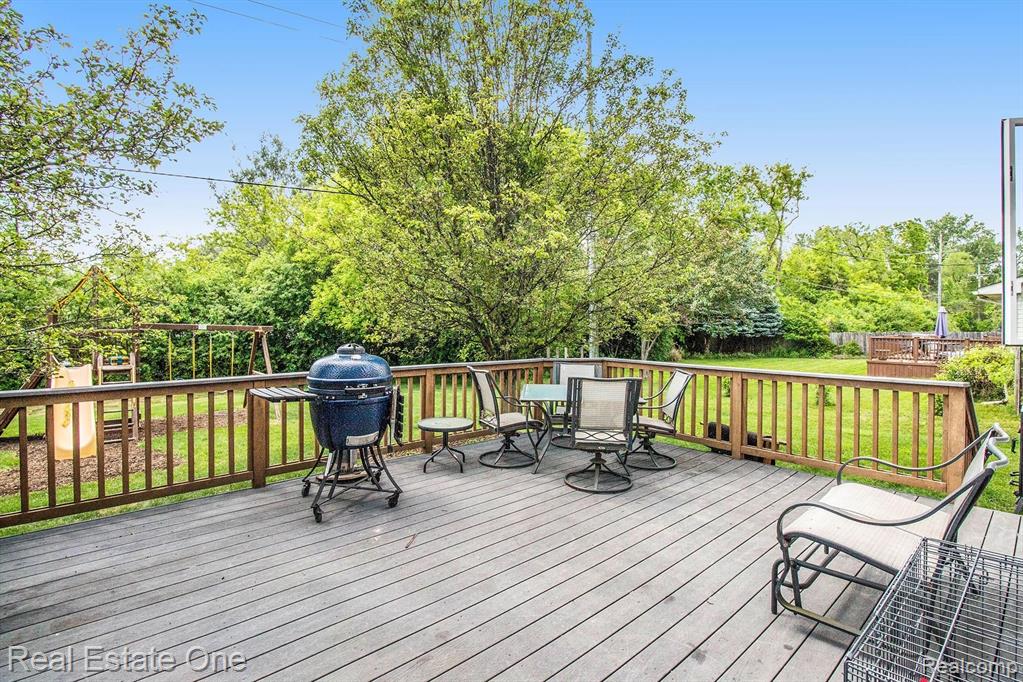 20877 Gill Road Farmington Hills, MI 48335 - Photo 5 of 32