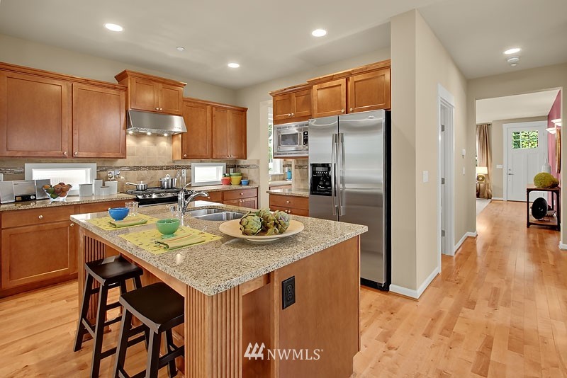 868 Mount Baker Place Northeast Renton, WA 98059 - Photo 2 of 11