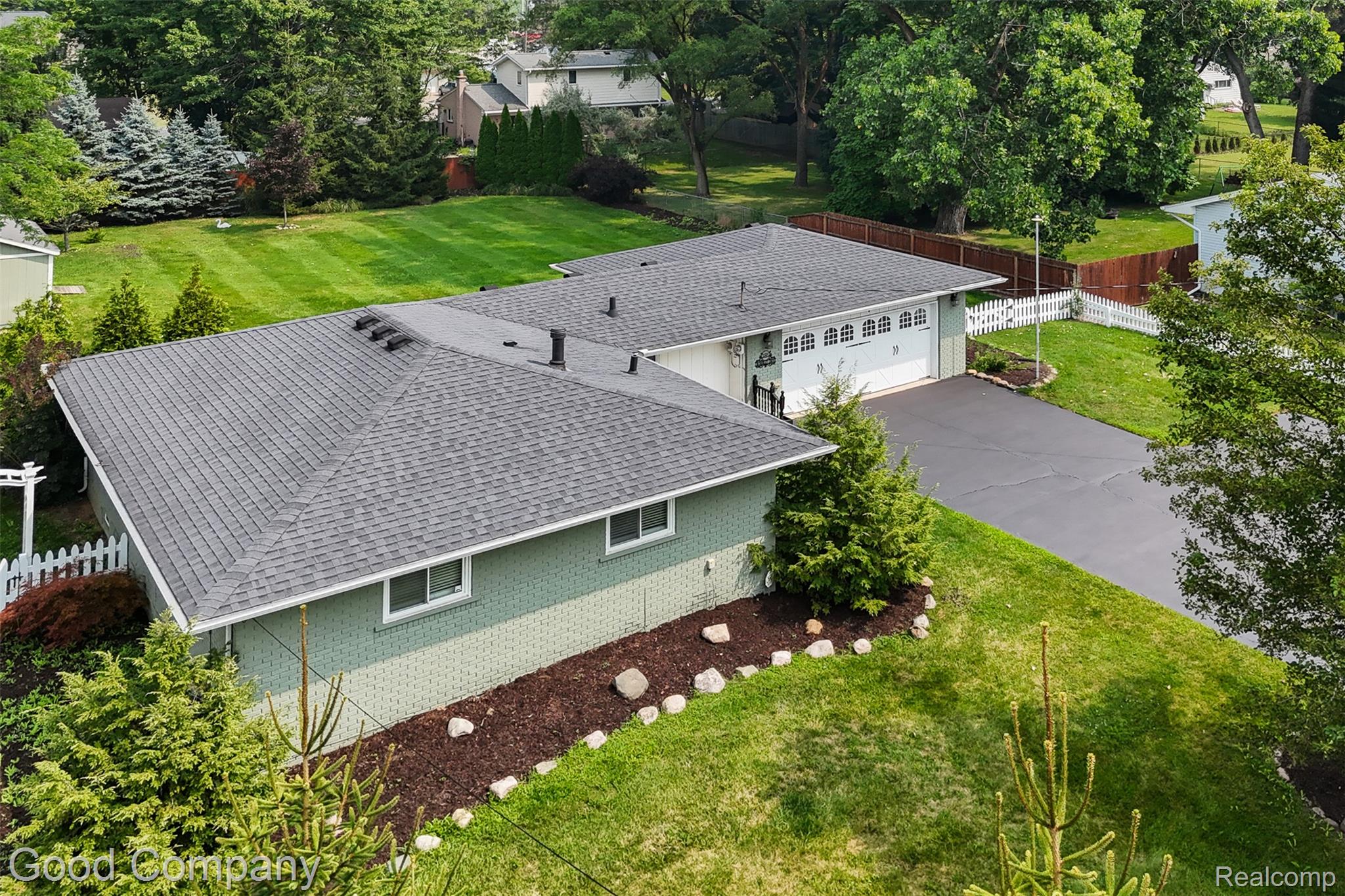 385 Trombley Road Troy, MI 48083 - Photo 47 of 51 385 Trombley Dr Troy fenced in