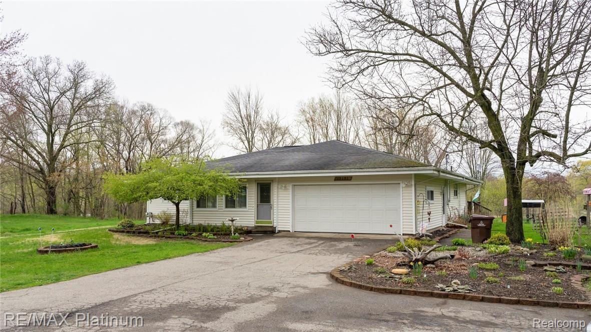 13151 Hadley Road Gregory, MI 48137 - Photo 1 of 25 000-photo--7019363.jpg