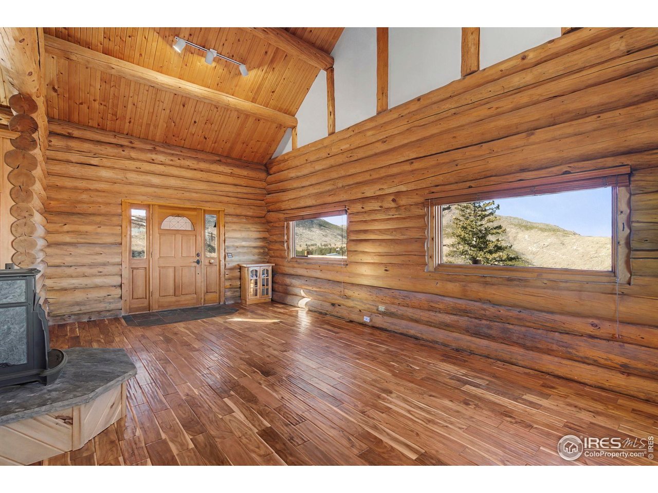 905 Stratton Park Road Bellvue, CO 80512 - Photo 6 of 50 Incredible volume ceilings