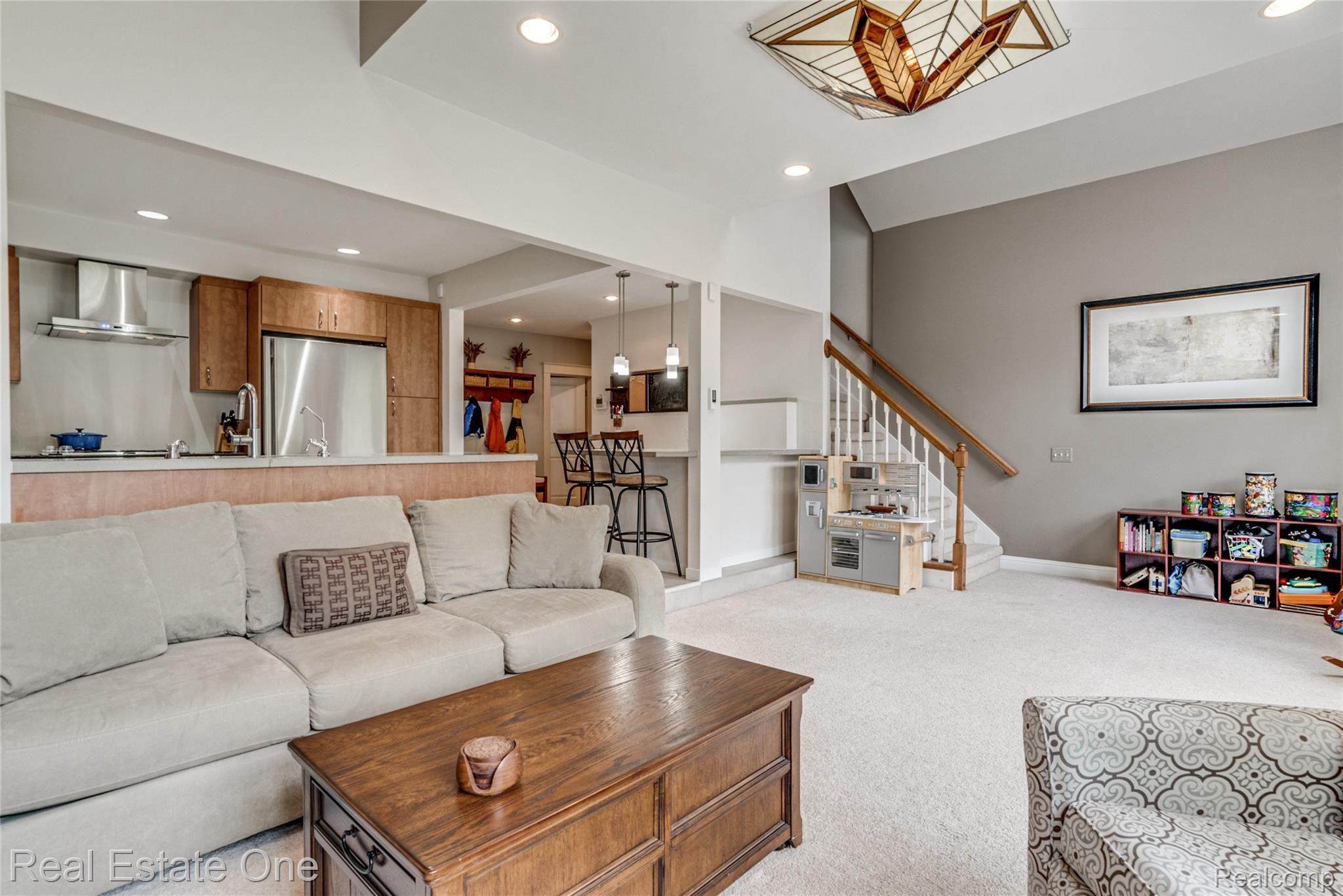 608 7th Street Rochester, MI 48307 - Photo 25 of 50 Interiors (21 of 40).jpg
