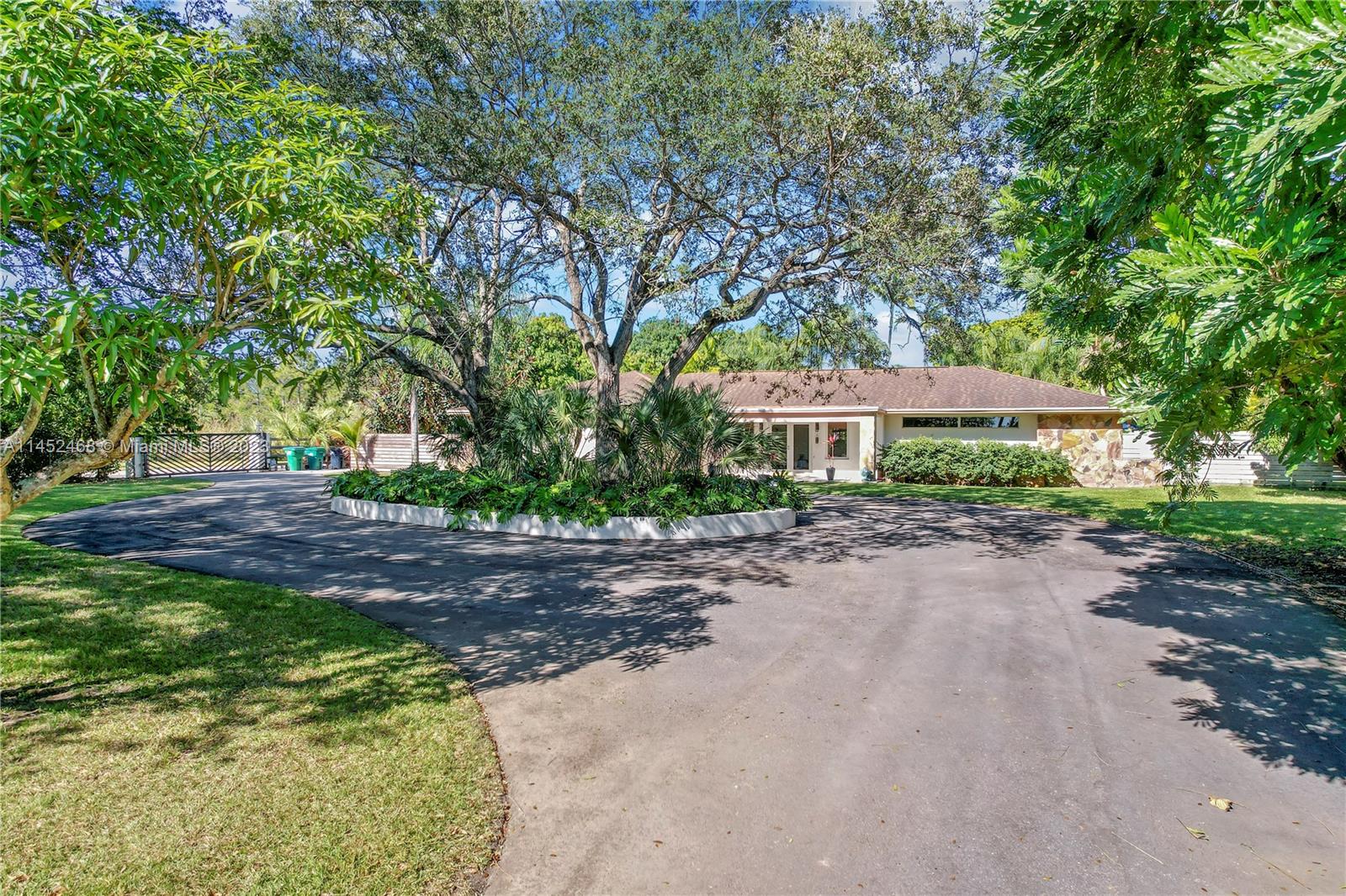 18995 Southwest 288th Street Homestead, FL 33030 - Photo 2 of 54