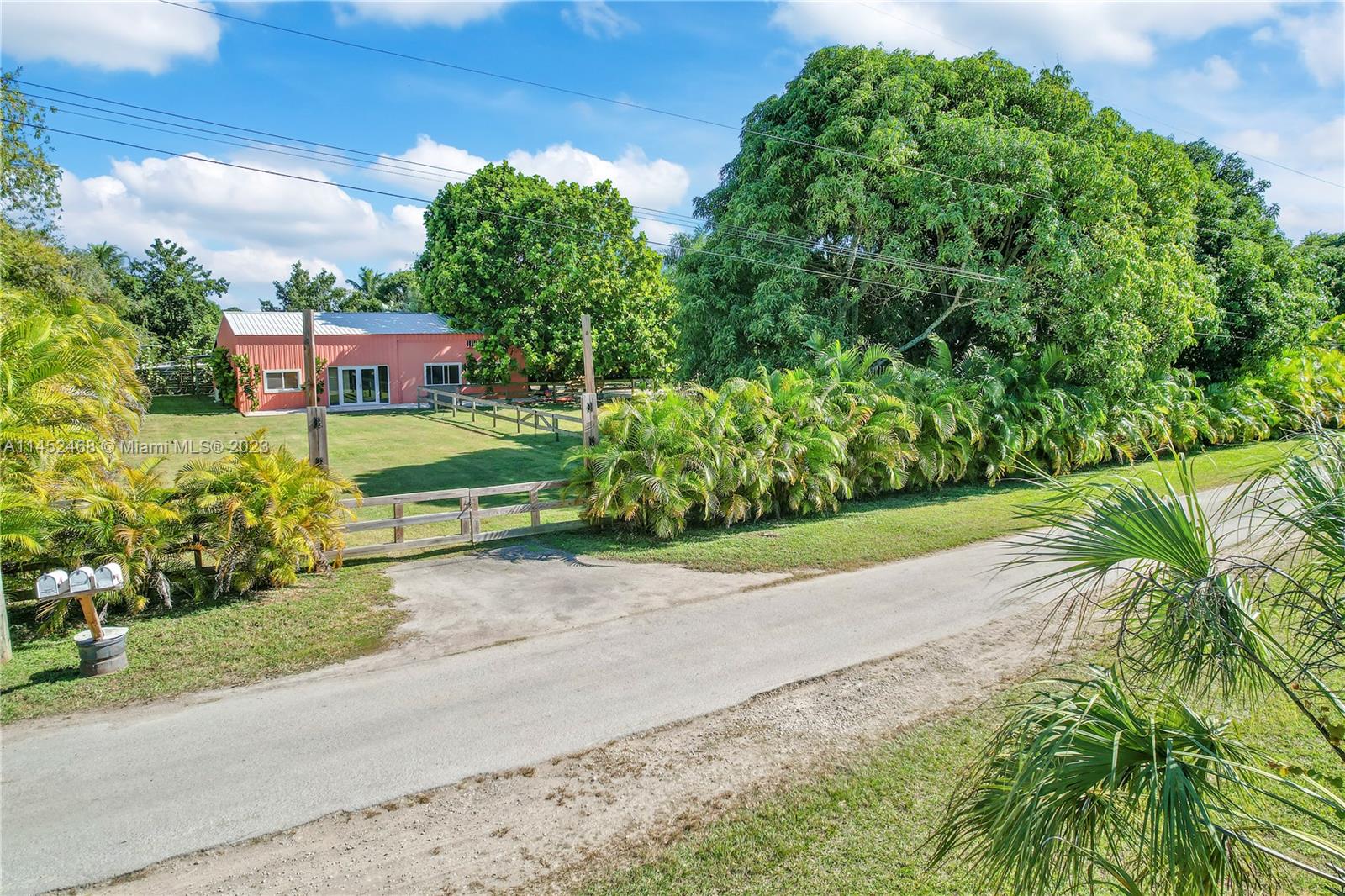 18995 Southwest 288th Street Homestead, FL 33030 - Photo 3 of 54