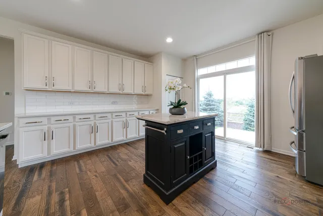 $679,000 | 23113 North Pinehurst Drive, Kildeer, IL 60047