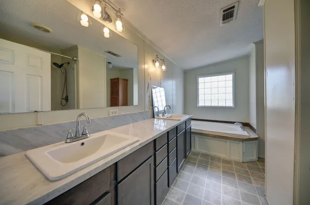 a view of a livingroom with furniture and a ceiling fan