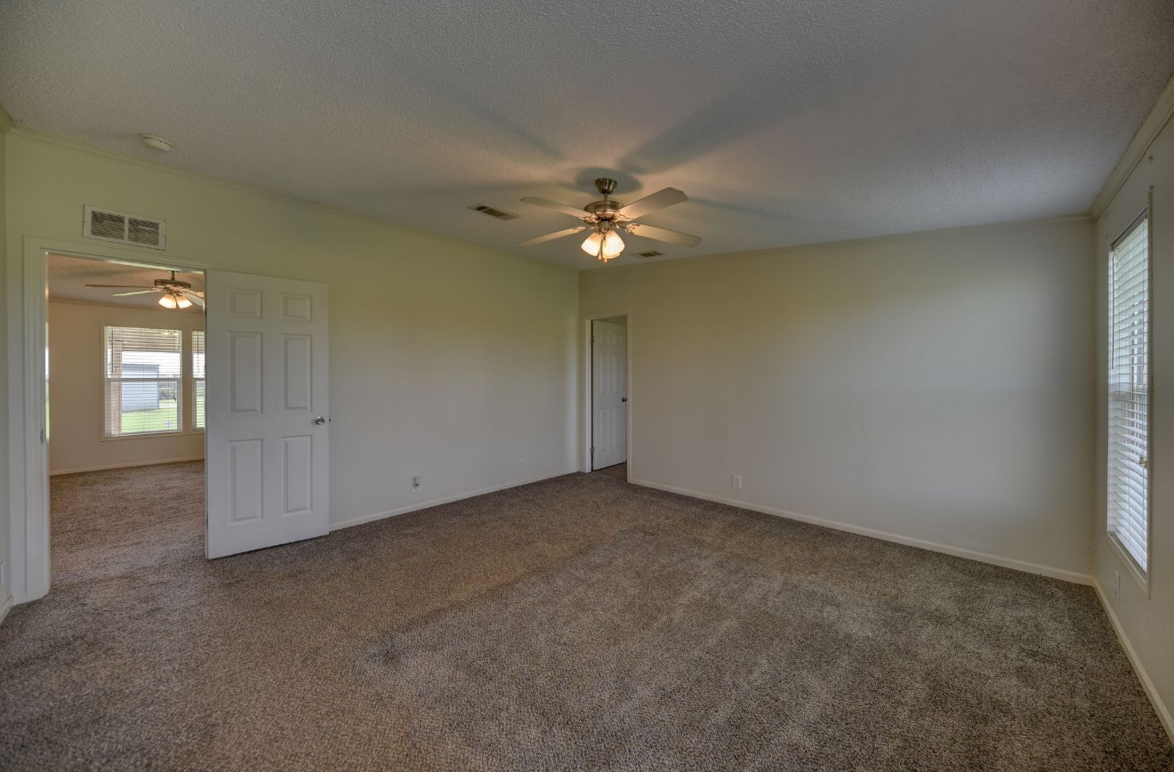 10901 Harmon School Road Burton, TX 77835 - Photo 10 of 23 an empty room with closet and a ceiling fan
