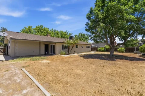 $315,000 | 417 East Magnolia Avenue, Hanford, CA 93230