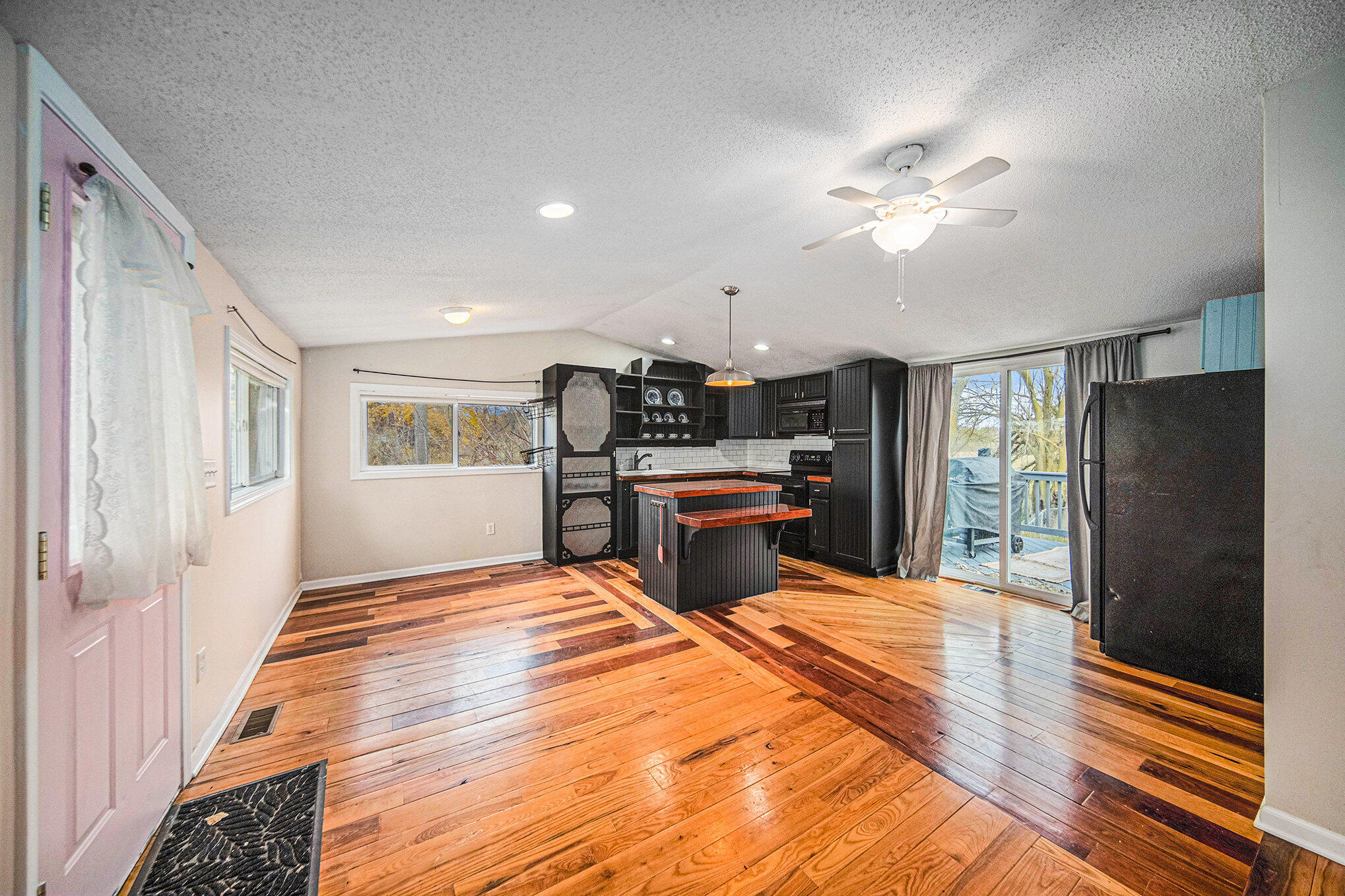 301 North Francisco Road Grass Lake, MI 49240 - Photo 3 of 22 003_sbp_76_927