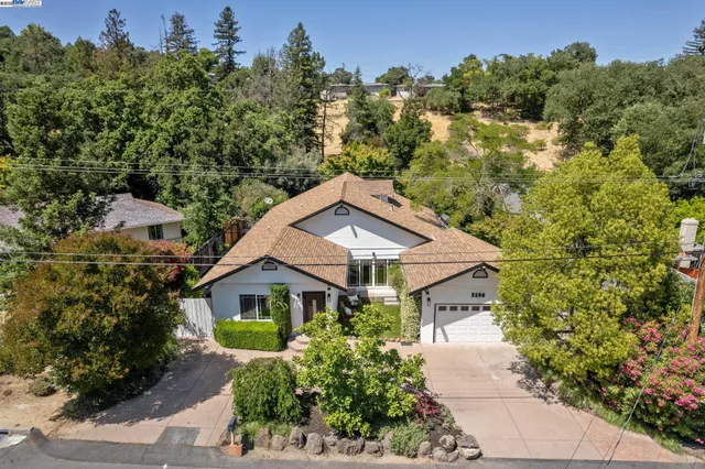 $1,995,000 | 3296 Walnut Lane, Lafayette, CA 94549