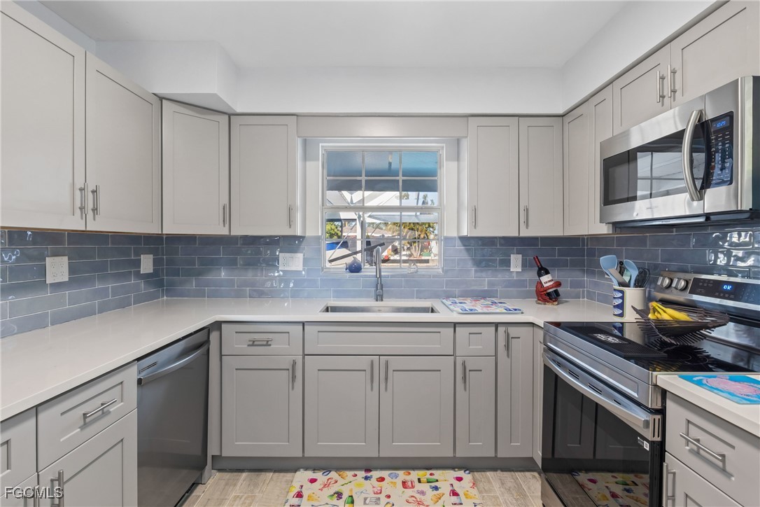 2556 Cay Cove Matlacha, FL 33993 - Photo 15 of 44