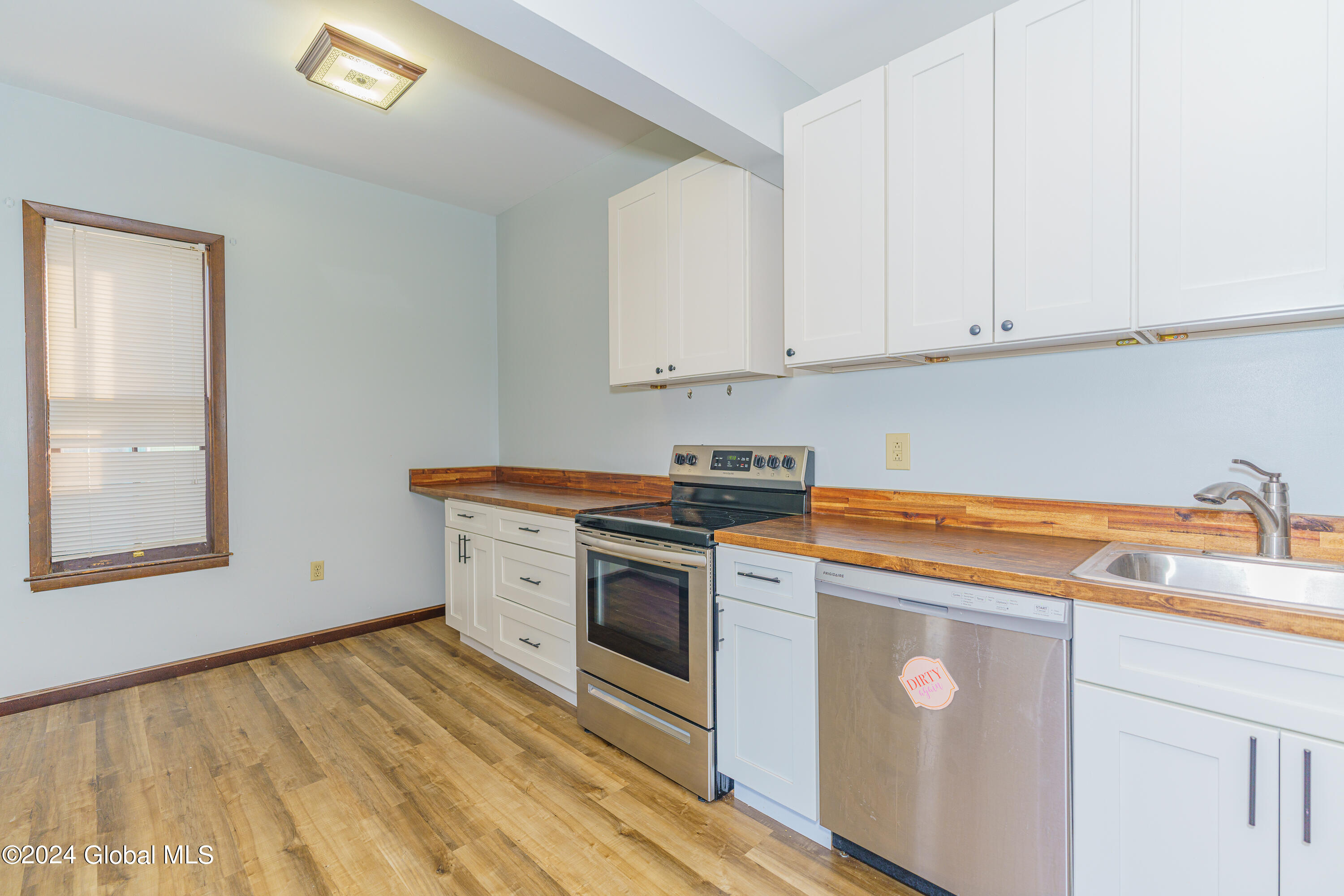 151 Front Street Schenectady, NY 12305 - Photo 4 of 55 1 Apt Up 9