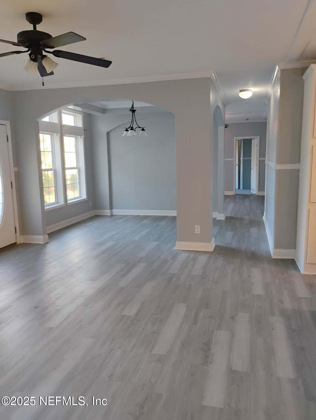 598 San Mateo Road San Mateo, FL 32187 - Photo 5 of 14 a view of a livingroom with a ceiling fan and window