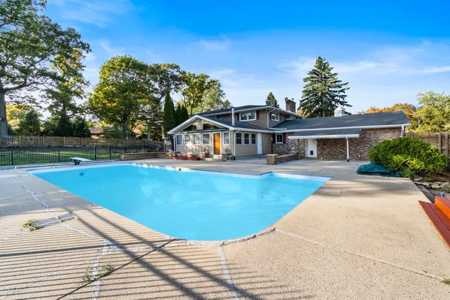 $549,500 | 210 West Oak Lane, Winthrop Harbor, IL 60096