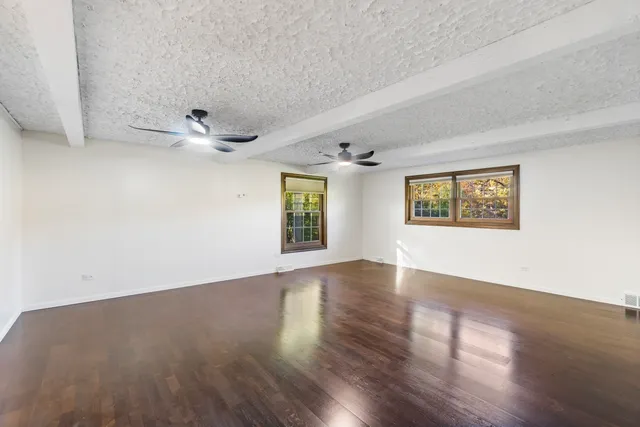 $549,500 | 210 West Oak Lane, Winthrop Harbor, IL 60096