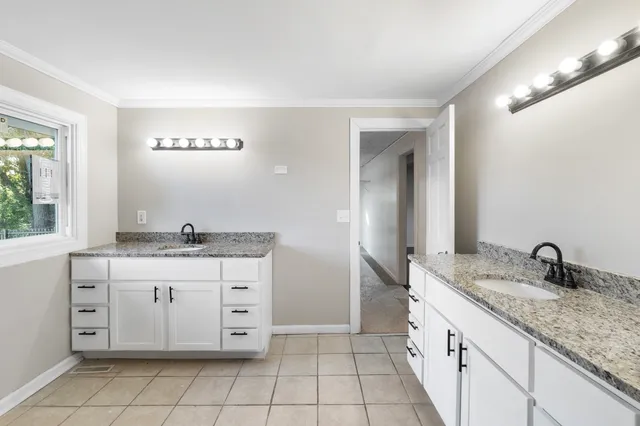 $549,500 | 210 West Oak Lane, Winthrop Harbor, IL 60096