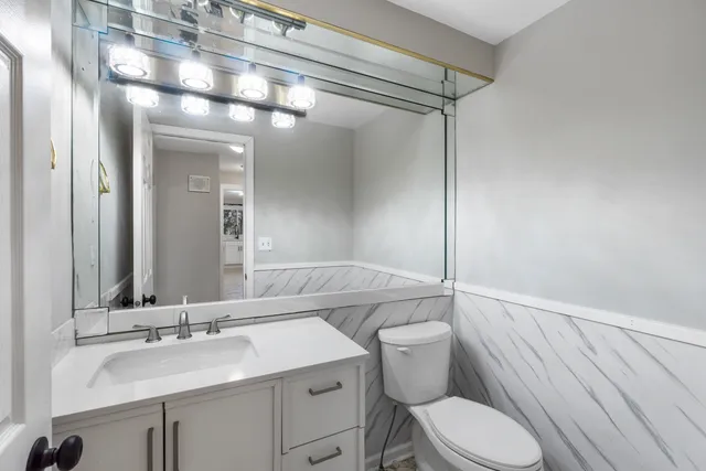 $549,500 | 210 West Oak Lane, Winthrop Harbor, IL 60096