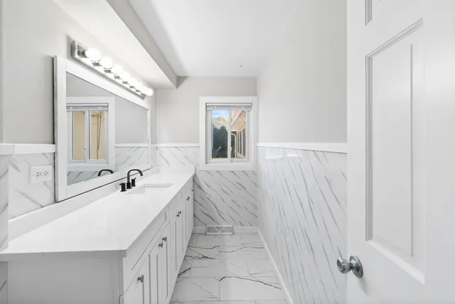 $549,500 | 210 West Oak Lane, Winthrop Harbor, IL 60096